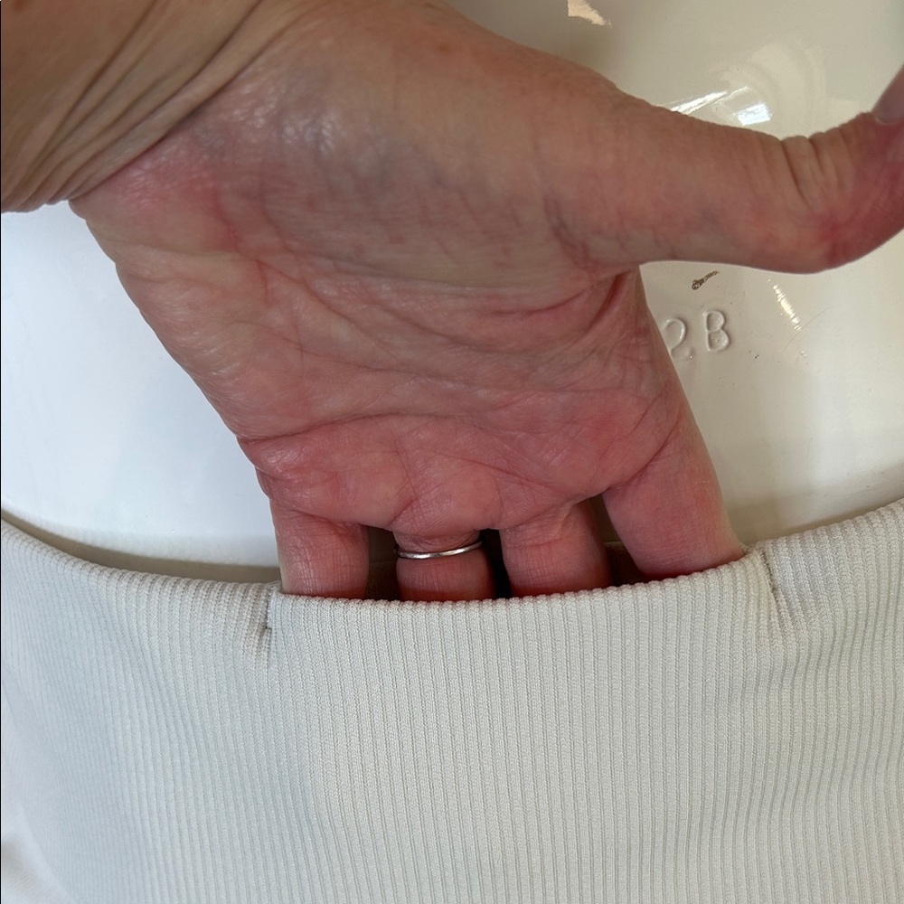 Lululemon Athletica Women’s Cream Stretch Pants - Picture 7 of 11